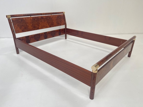 Image 1 of Cadre de lit vintage italien moderne en bois de ronce