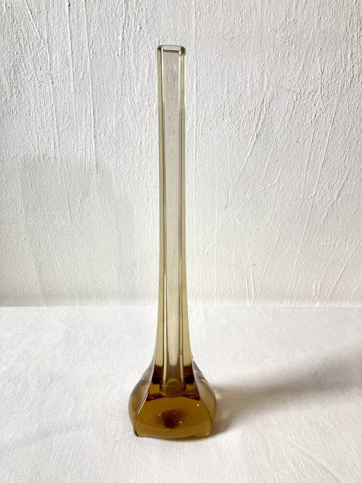 Vase soliflore en verre ambré, base à quatre lobes, années 1960-1970