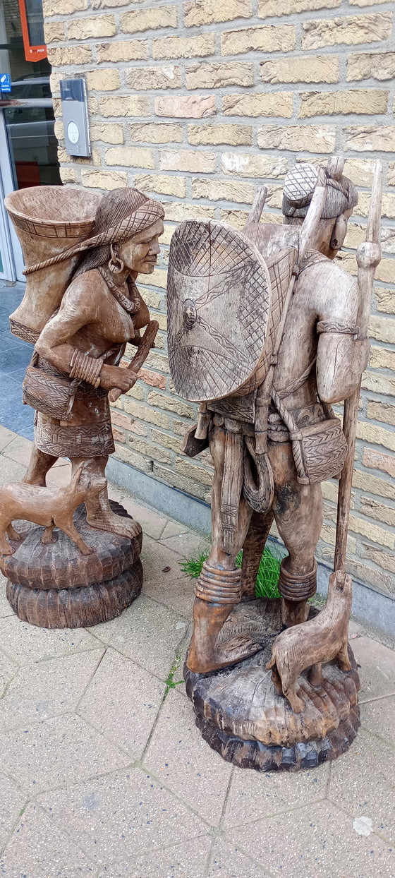 Image 1 of Zwei aus Holz geschnitzte Jäger