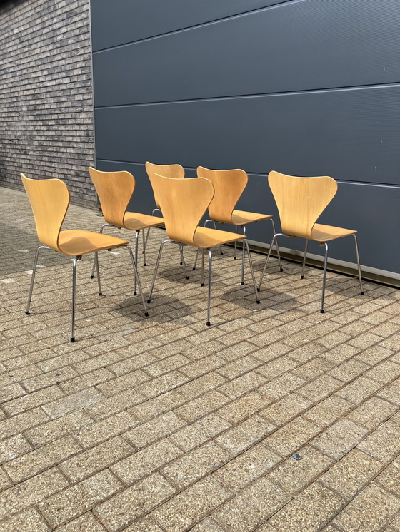 Image 1 of Fritz Hansen series 7 Butterfly chairs natural wood 1988