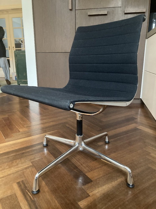 EA106 Vitra Eames hopsak