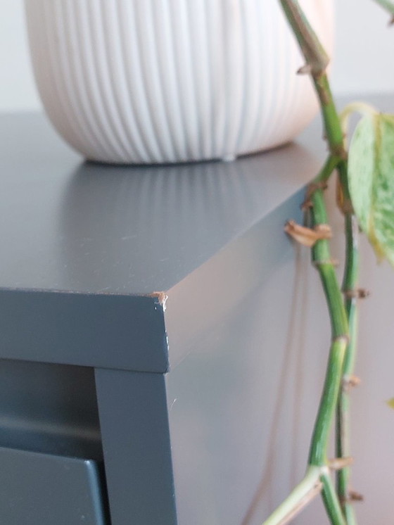 Image 1 of Cómoda gris