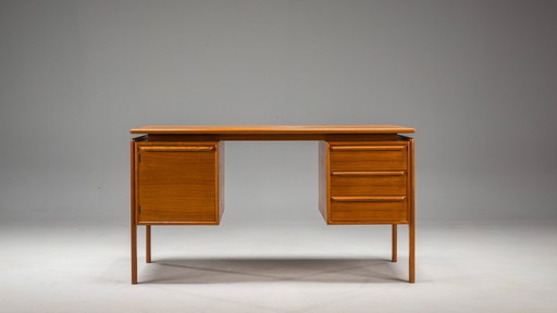 Mid-Century Teak Freestanding Desk from GV Møbler, 1970s