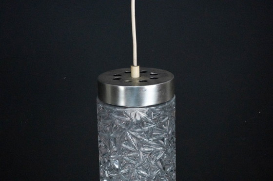 Image 1 of Een paar Italiaanse hanglampen van glas en gepolijst aluminium, jaren 70.