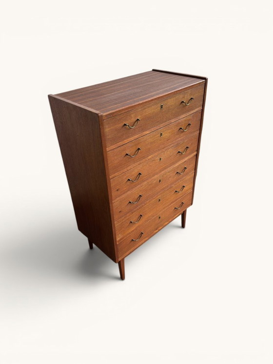 Cómoda danesa antigua "Tallboy" de teca con tiradores de latón. – Wood, Brass (photo 11 of 11)