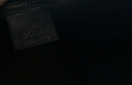 Borsa a mano Gucci in pelle nera traforata con logo GG. – Borse a spalla, Calfskin (photo 8 of 9)