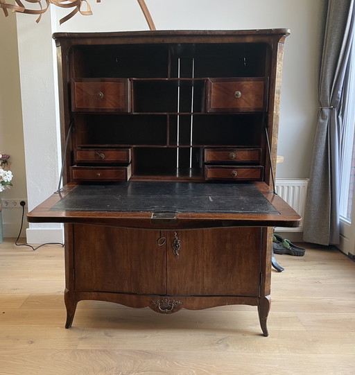 Mobile in noce Luigi XV