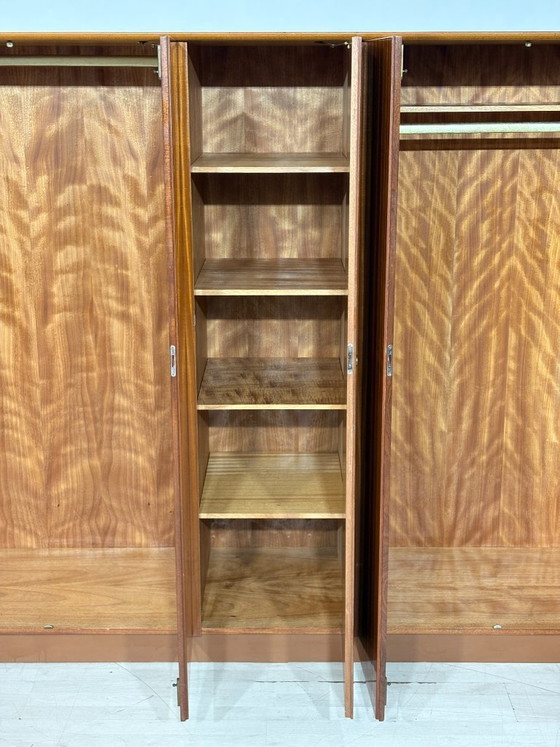 Image 1 of Vintage kledingkast / linnenkast / kledingkast in mid-century stijl / slaapkamerkast