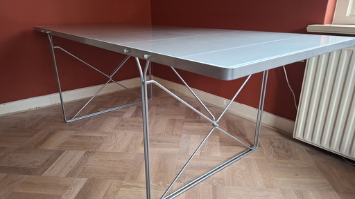 Table à manger Moment Niels Gammelgaard pour Ikea