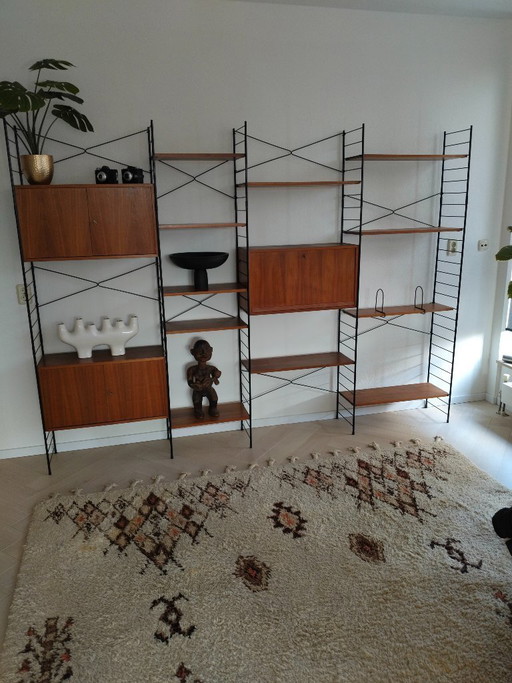 Bellissimo mobiletto a parete autoportante WHB String in stile retrò anni '60.
