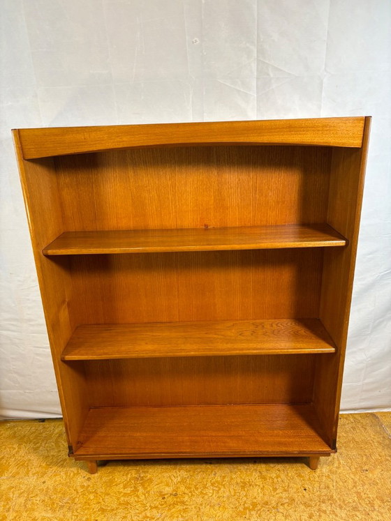 Vintage teakhouten boekenkast uit het midden van de 20e eeuw | Jaren 60-70 | Retro Scandinavische stijl | (photo 2 of 6)