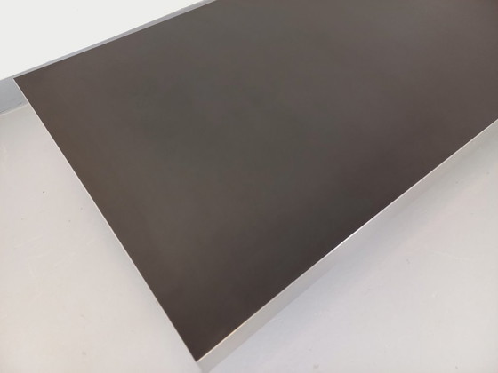 Image 1 of Vintage Willy Rizzo salontafel uit de jaren 70, gemaakt van geborsteld aluminium en zwart laminaat.