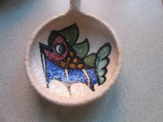 Image 1 of Piccola casseruola in ceramica con decorazione a forma di pesce, ceramica artigianale, realizzata a mano, rif. 110726
