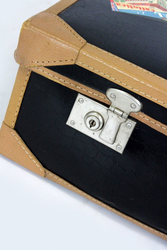 Image 1 of Valise en cuir vintage avec ses étiquettes d'origine, années 1950