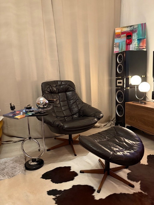 H.W. Klein para Bramin – Sillón con reposapiés – Piel auténtica – Años 60 – Excelente estado