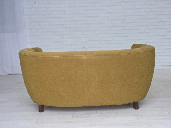 Image 1 of Dänisches 2-Sitzer-Sofa „Banane“ aus den 1960er Jahren, Bezug aus Velours, Buchenholz