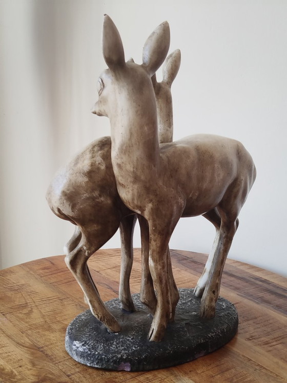 Bellissima scultura in gesso in stile Art Déco raffigurante una coppia di caprioli (circa 1930-40). (photo 4 of 15)