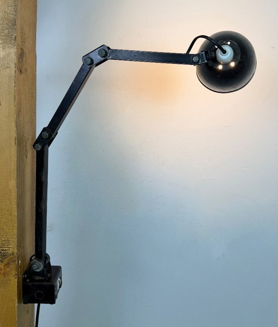 Image 1 of Industriële, zwarte, verstelbare wandlamp van Memlite, jaren 60.