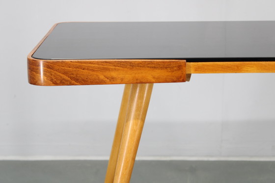 Image 1 of Tavolino da caffè in faggio con piano in vetro opalino, anni '60, Cecoslovacchia