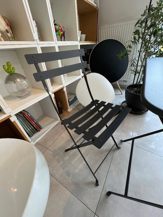 Fermob Bistro Set - Tafel 57x57 (Ref. 6042) + 2 Metalen Stoelen (Ref. 0101) - Carbone 47 – Tuinsets (photo 3 of 8)
