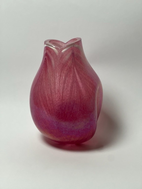 Image 1 of Handgemachte rosa fluoreszierende Herzvase