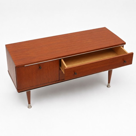 Image 1 of Vintage laag dressoir van teakhout gemaakt in de jaren ’60