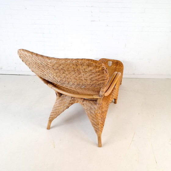 Image 1 of Poltrona vintage in rattan con poggiapiedi