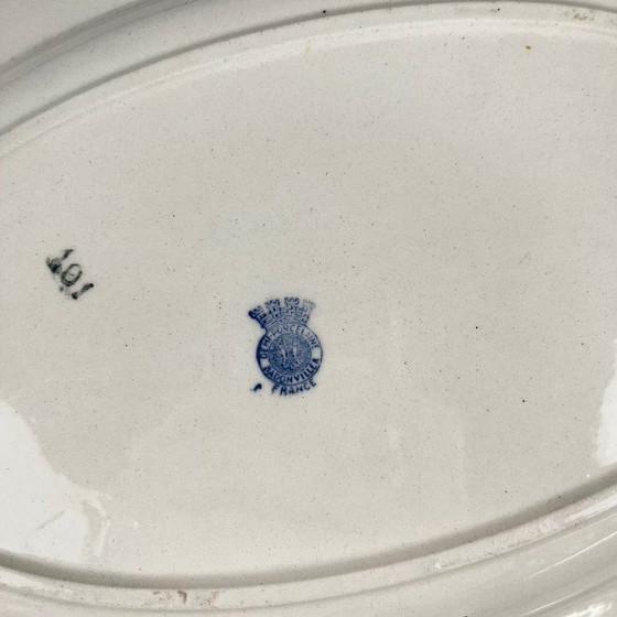 Image 1 of Piatto ovale in semiporcellana di Badonviller, decorato con motivi floreali blu, inizio XX secolo.