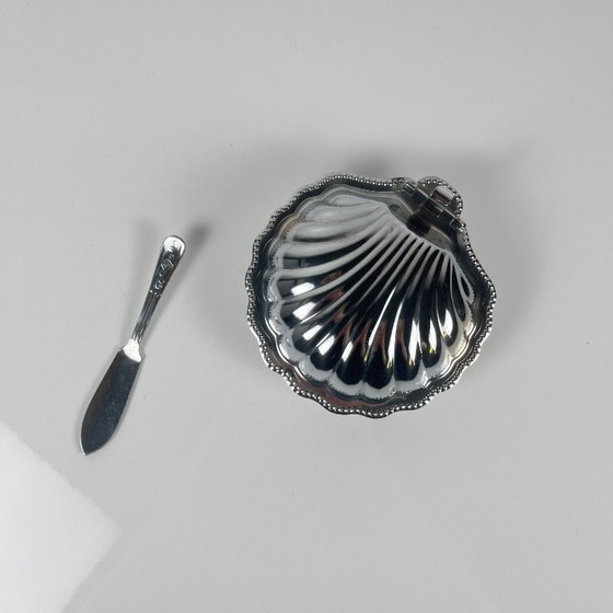 Image 1 of Beurrier coquillage en métal et insert bleu, 1970 avec couteau