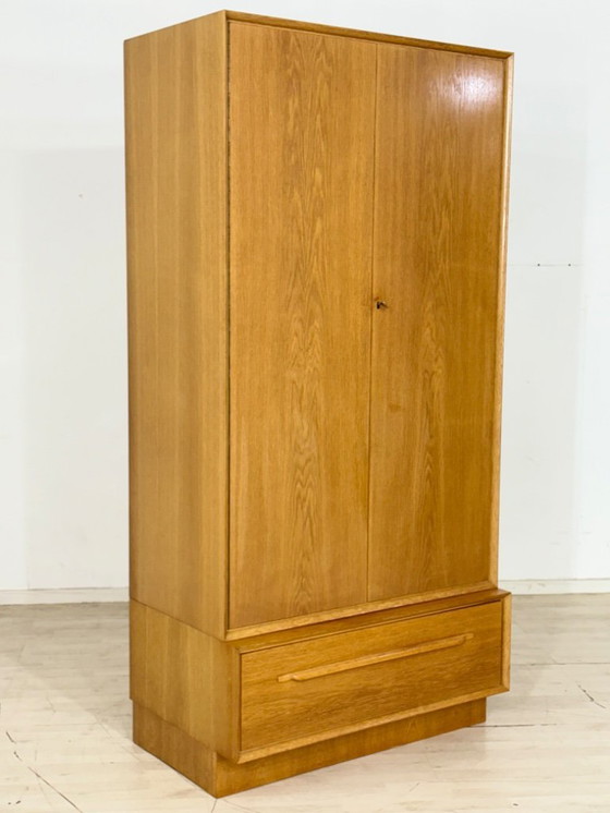 Image 1 of Armadio vintage in legno, lavabo, armadio per la biancheria, mobiletto