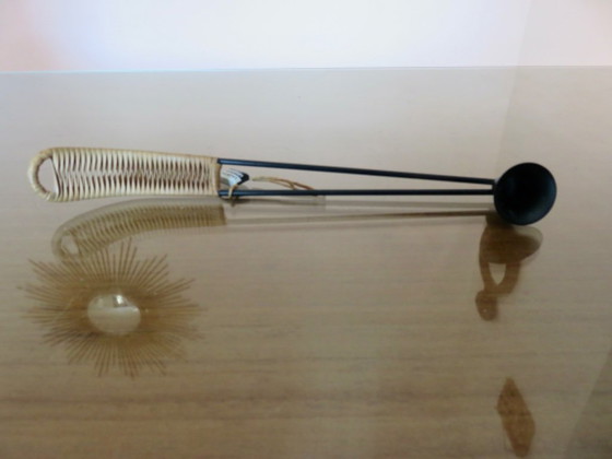 Autentico spegnicandele in metallo e rattan, firmato Laurids Lonborg, Denmark – Portacandele (photo 5 of 5)