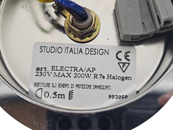 Image 1 of Stijlvolle wandlamp, kwaliteit en modern Italiaans design - Het armatuur kan aan de wand of aan het plafond worden bevestigd en 