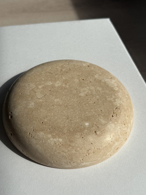 Image 1 of Klein rond travertin marmeren serveerplateau / travertine marble tray – minimalistisch design