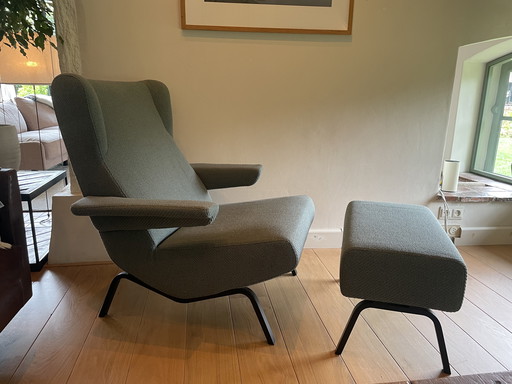 Sillón Ligne Roset Archi con puf gris azulado