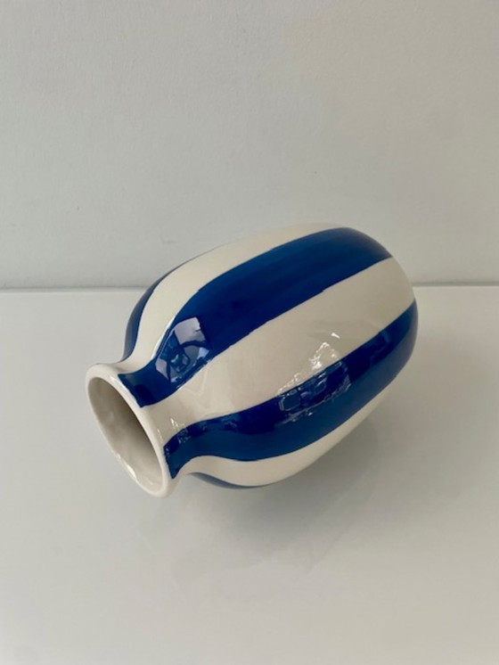 Image 1 of Keramieken vaas met handgeschilderde blauwe strepen