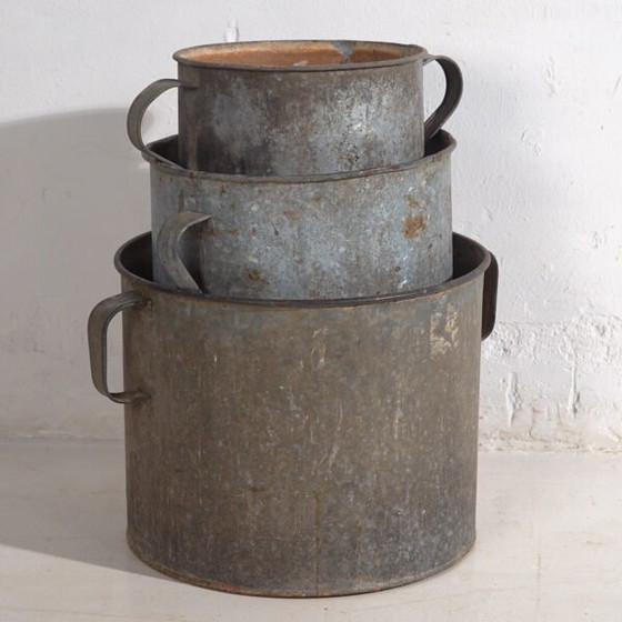 Seaux métalliques anciens (c.1920). Lot de trois pièces #2 – Cache pots, Metal, Rustic (photo 5 of 9)