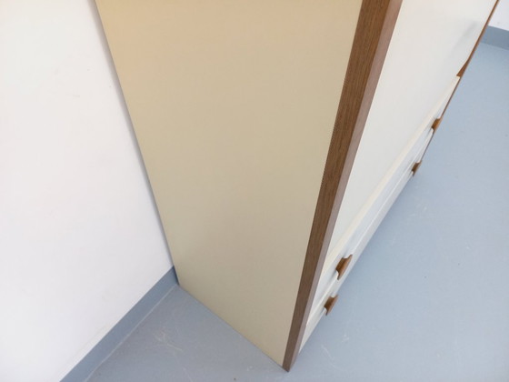 Image 1 of Secrétaire meuble de rangement vintage en bois de chêne et mélaminé blanc écru des années 70