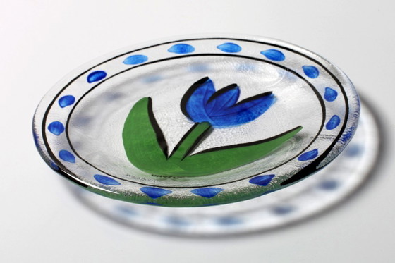 Kosta Boda Blue Tulip Glass Plate / Ulrica Hydman Vallien / Diseño Sueco / 1991 – Accesorios de mesa (photo 4 of 6)