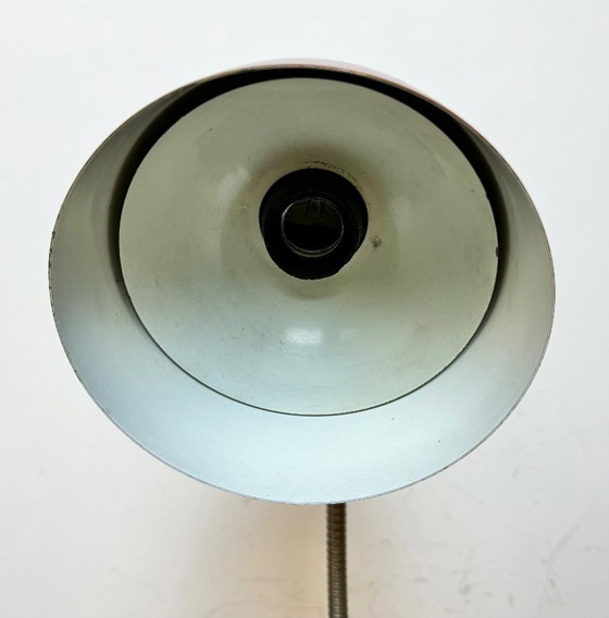 Image 1 of Lampada da tavolo industriale rossa a collo di cigno, anni '60