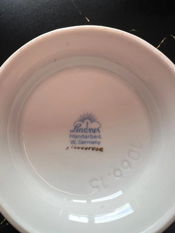 Vintage Vaas met Mosrozen van de Lindner Porseleinfabriek, handgemaakt in Duitsland – Vazen, Porcelain (photo 5 of 5)