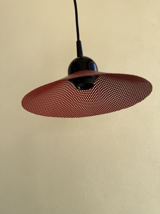 Image 1 of Rode metalen lamp met visnetmotief, MEMPHIS design uit de jaren 80, Mategot-stijl