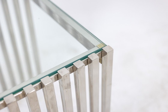 Image 1 of Coppia di tavolini o comodini in metallo cromato. Anni '70.