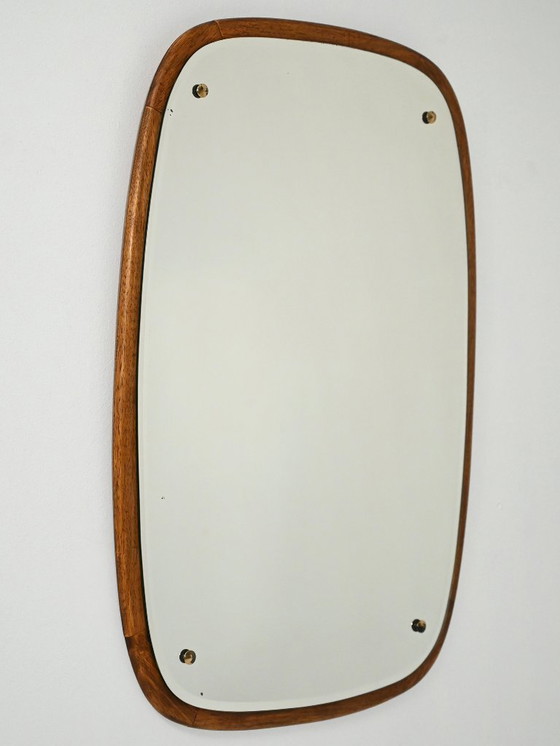 Image 1 of Scandinavische ovale spiegel uit de jaren 60, gemaakt van eikenhout.