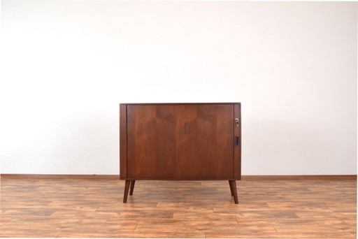 Deens dressoir met roldeur van teakhout uit het midden van de 20e eeuw, jaren 60.