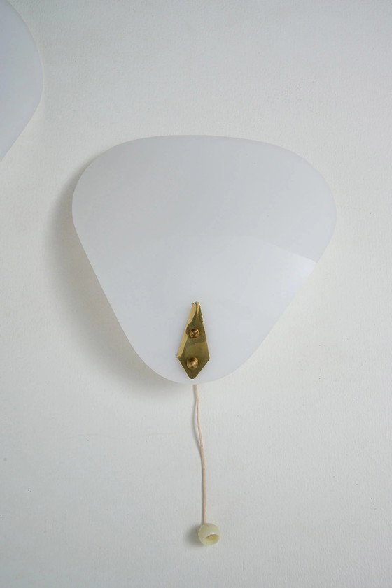 Driehoekige wandlampen van acryl en messing, Wit, Vintage (foto 3 van 9)