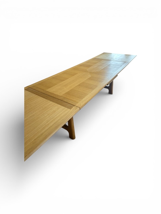 Image 1 of Uitschuifbare eiken tafel van Guillerme & Chambron, uitgegeven door Votre Maison