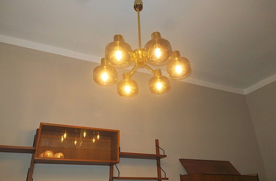 Image 1 of Lustre en laiton et verre de grande taille, Hans-Agne Jakobsson, Suède, années 1960
