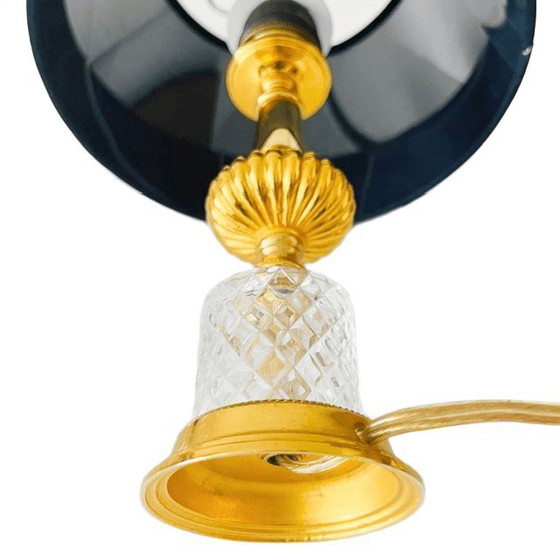 Image 1 of Lampada da tavolo francese vintage, in vetro tagliato, ottone e seta blu, anni '50.