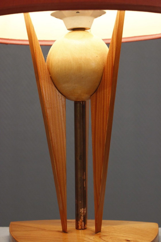 Image 1 of Lampada da tavolo vintage in stile modernista Art Déco degli anni '50, in pino e metallo
