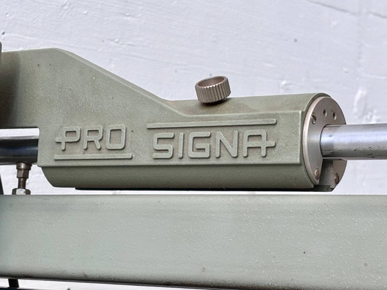 Image 1 of Hydraulischer Höhenverstellbarer Tisch mit integrierter Arbeitsleuchte von Nike Eskilstuna, Schweden, 1950er Jahre